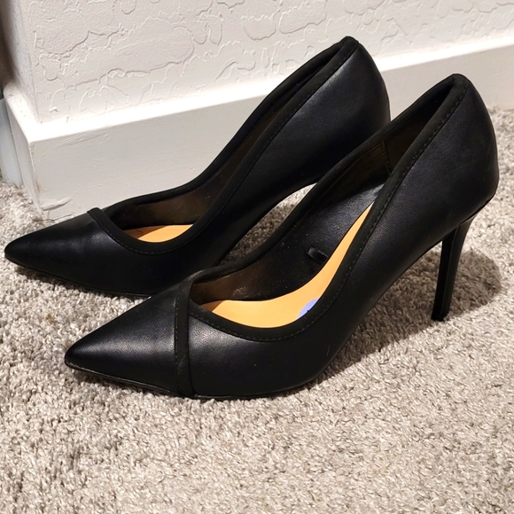 OFFICE CHIC Black Stiletto Pointy Toe Pump - Picture 1 of 4